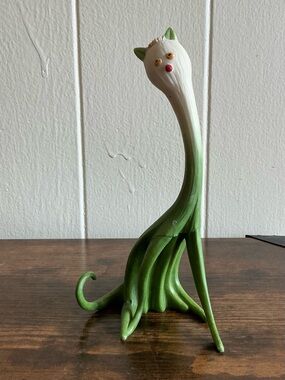 A Very Rare vintage Home Grown Enesco 2006 Scallion Cat Figurine